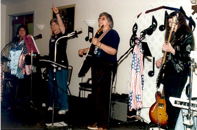 Moodyfest2001a.jpg (42820 bytes)