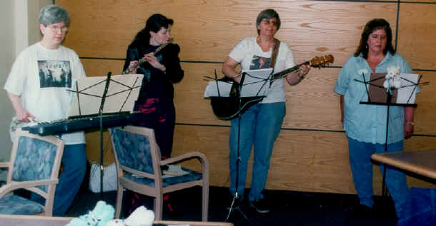 MoodyfestbandMay2001.jpg (347977 bytes)
